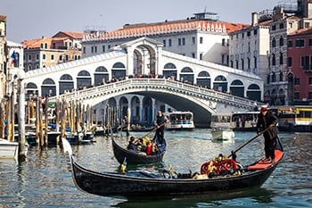 Rialto brug in Venetië
