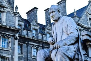 Standbeeld in Ierland