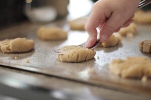 Koekjes bakken met de kinderen